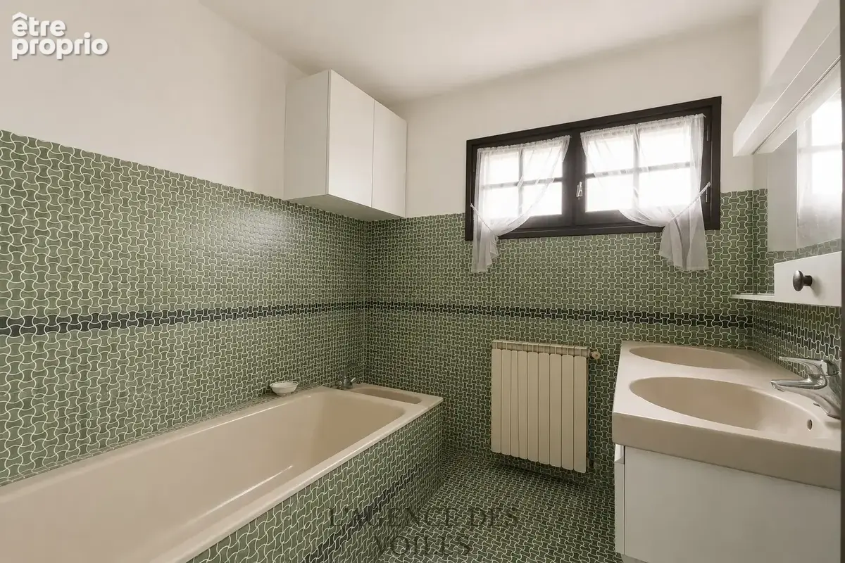Maison individuelle T5/T6 sur sous-sol avec jardin, terrasses, et piscine - photo 7