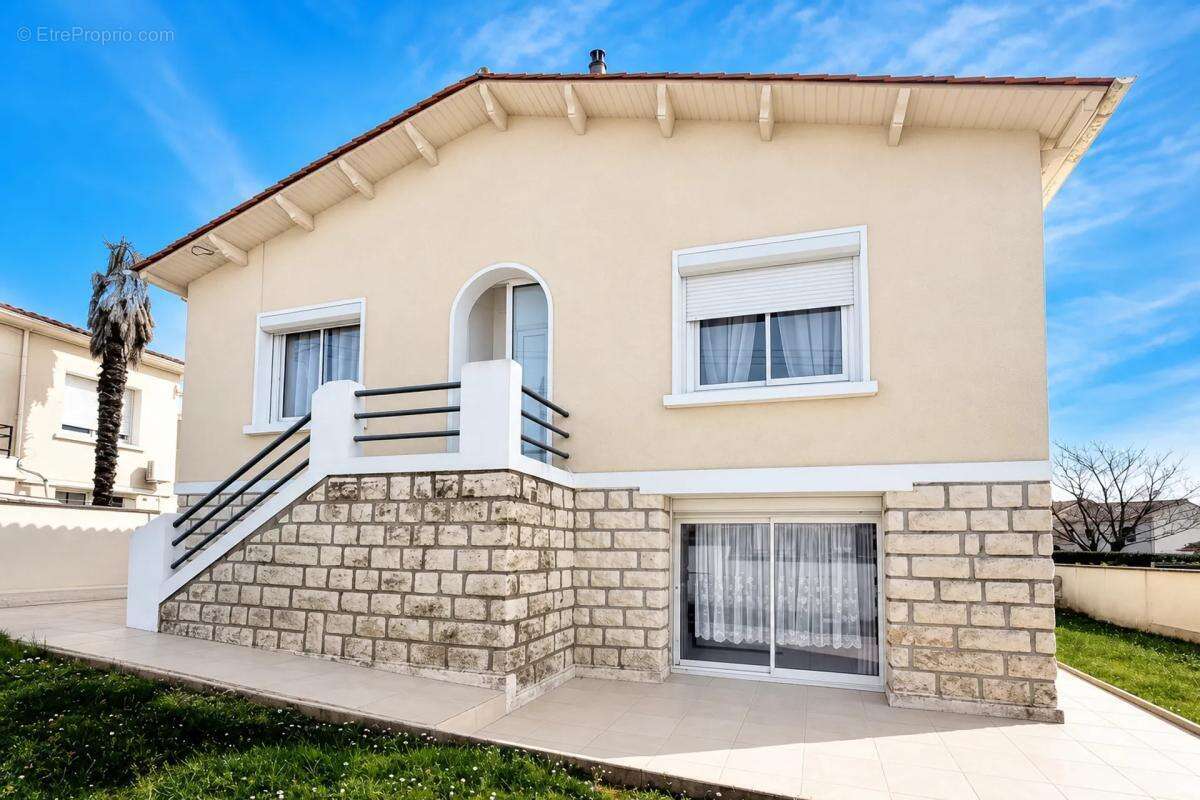 Maison rénovée 6 pièces à Bergerac - photo 3