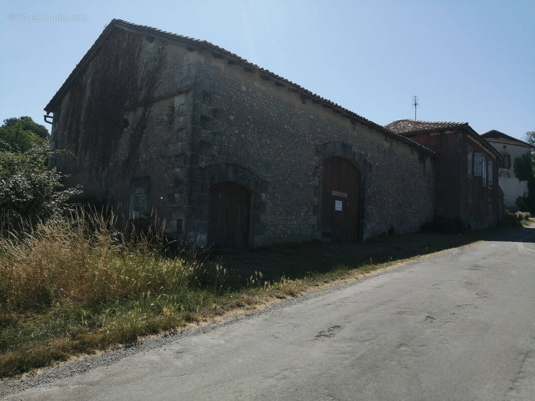 Autre à NANTEUIL-AURIAC-DE-BOURZAC