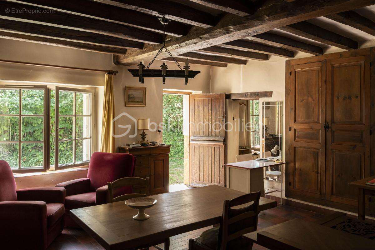 Maison de charme au calme – Le Grand-Lucé – Grand jardin, authenticité et potentiel à révéler - photo 3