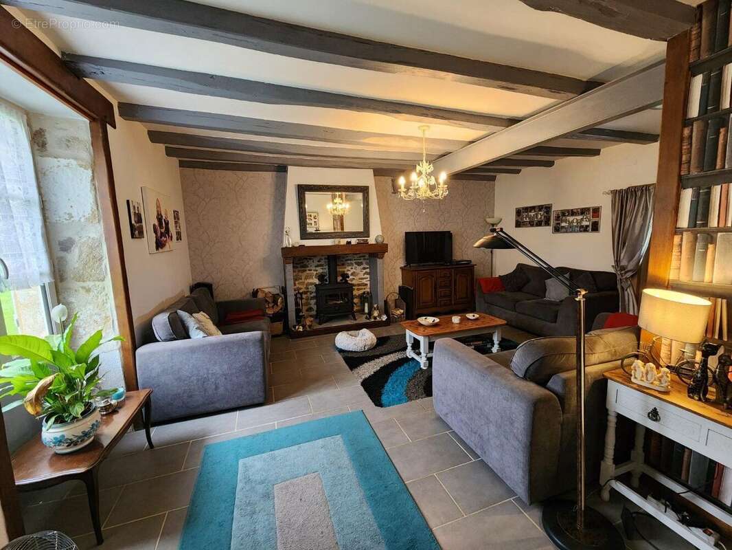 Maison à BUSSIERE-POITEVINE