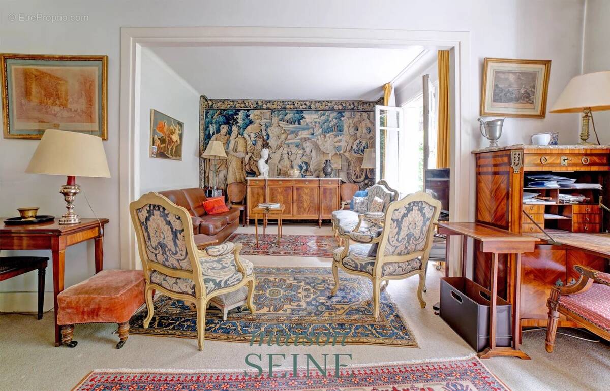 Appartement à NEUILLY-SUR-SEINE