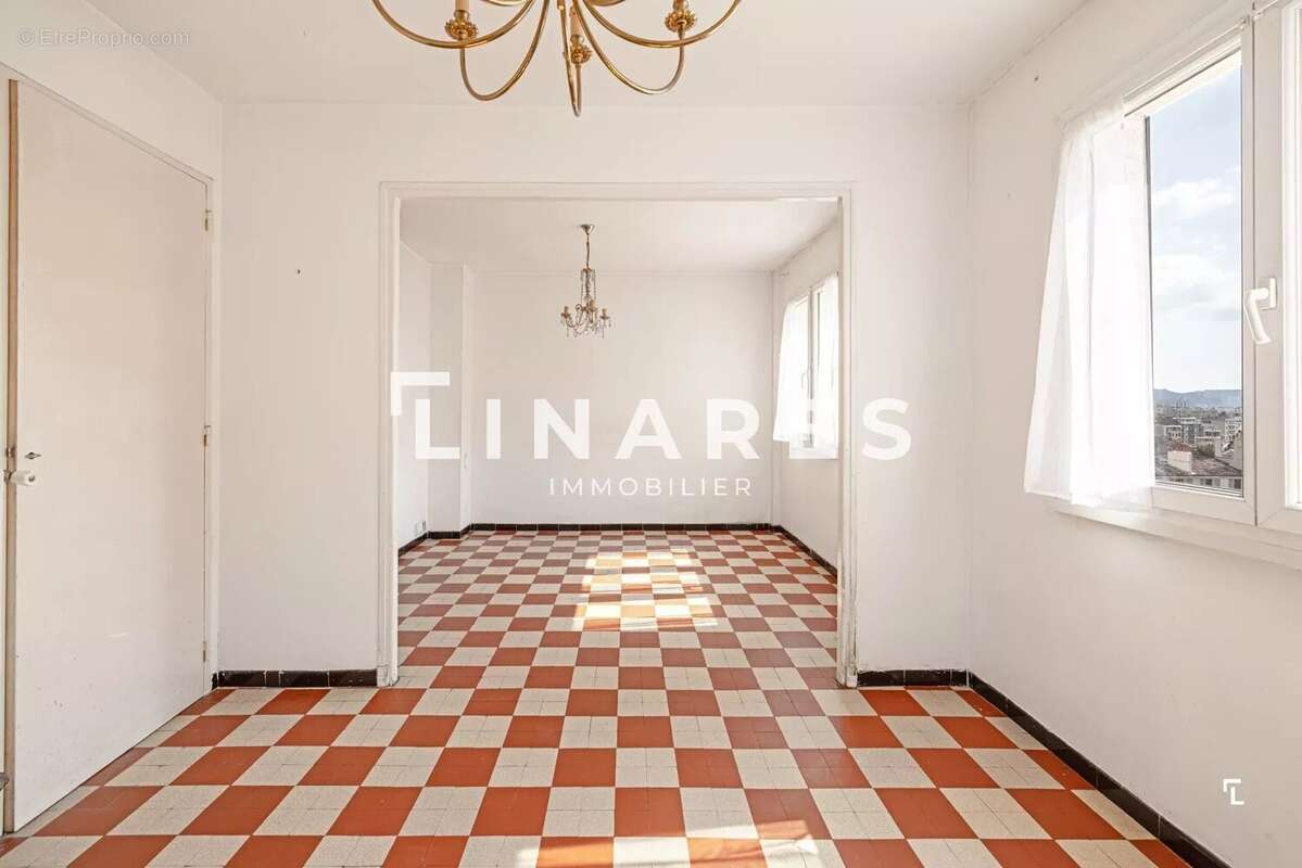 Appartement à MARSEILLE-4E