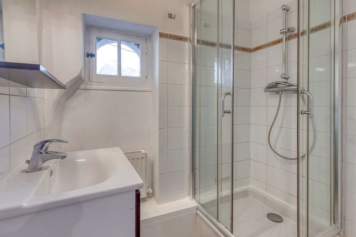Appartement à SAINT-NAZAIRE-LES-EYMES