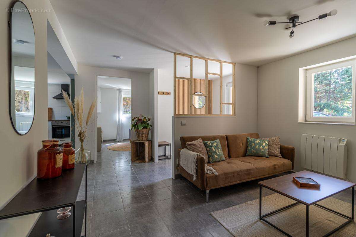 Appartement à SAINT-ETIENNE-DE-TULMONT