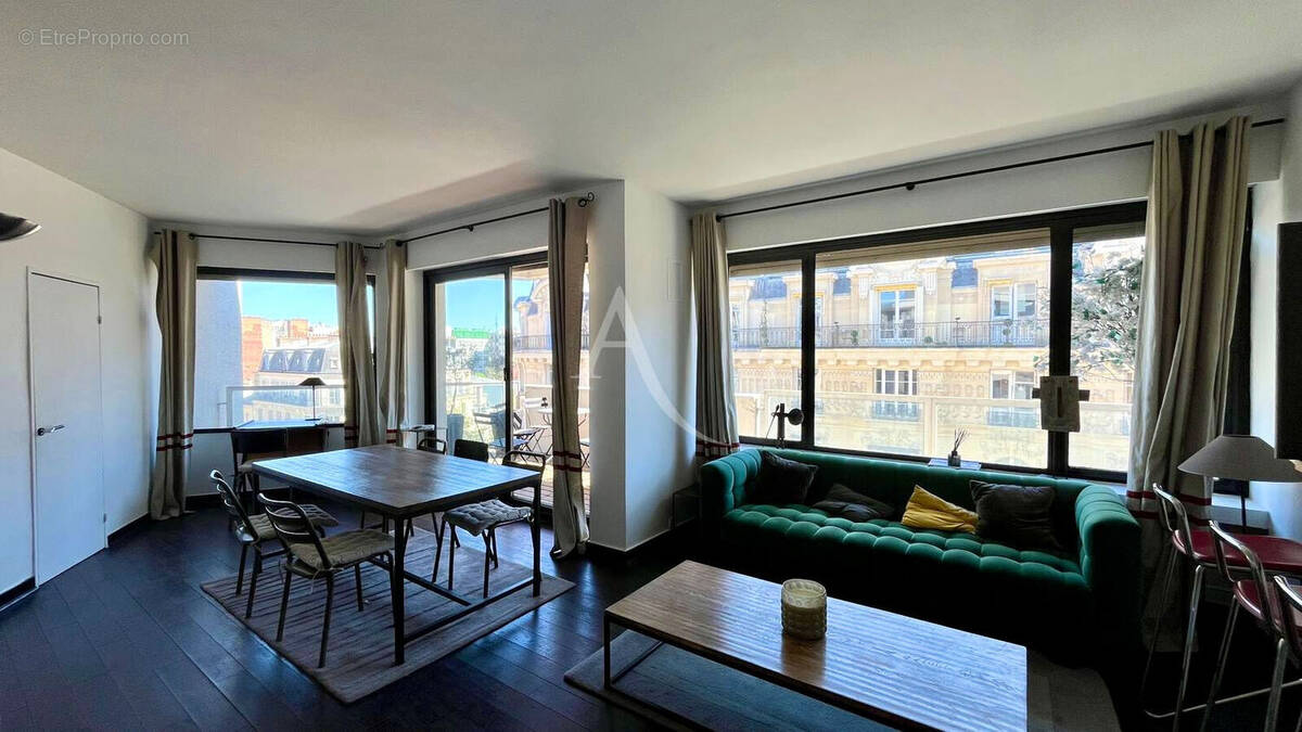 Appartement à PARIS-16E