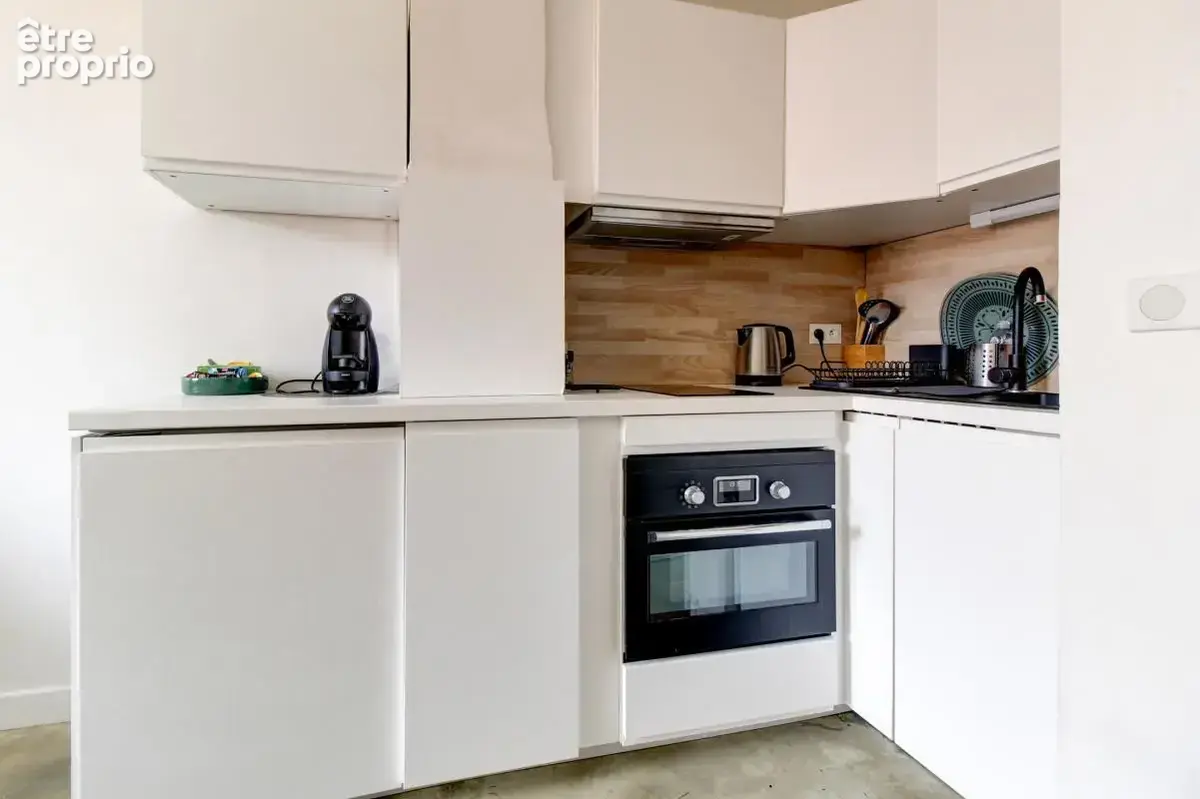 Nice centre-ville – 2 pièces de 31,79 m² avec balcon, hauteur sous plafond et vue sur les toits - photo 4