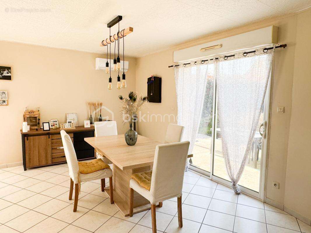 Maison à SAINT-PIERRE-LA-COUR