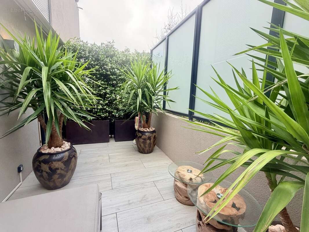 Appartement à EZE