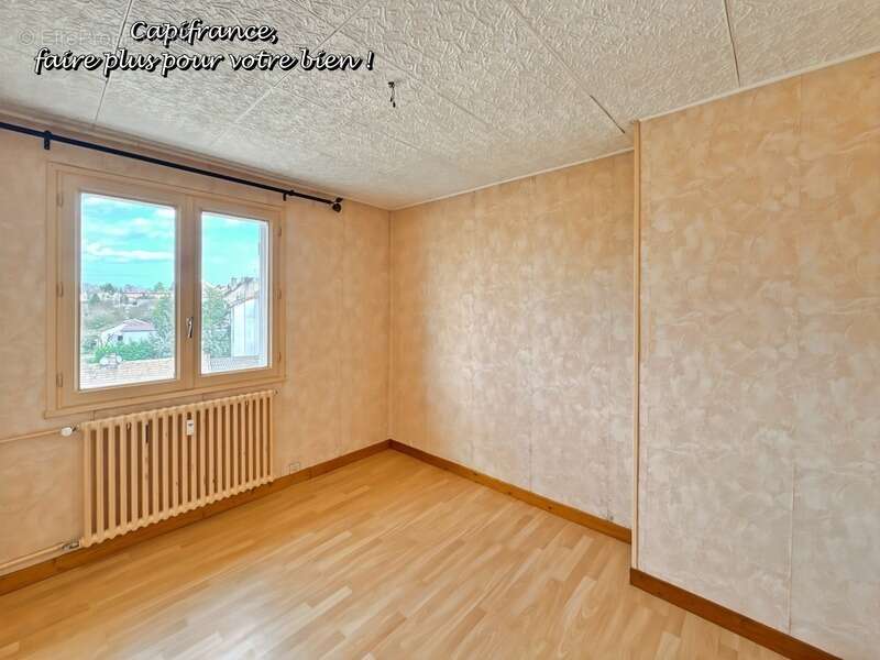 Appartement à LA CLAYETTE