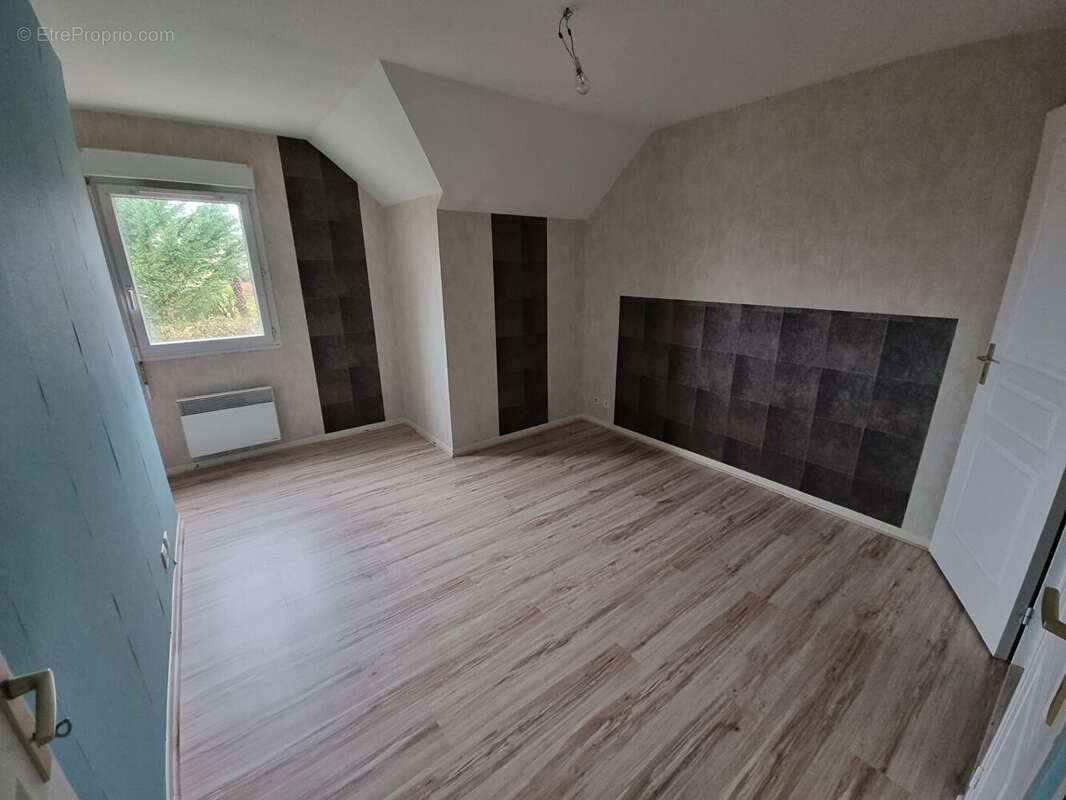 Maison à VARENNES-VAUZELLES