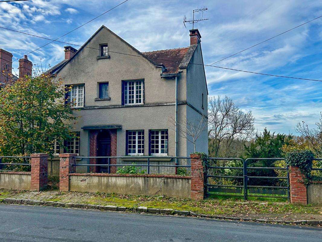 Maison à DUN-LE-POELIER
