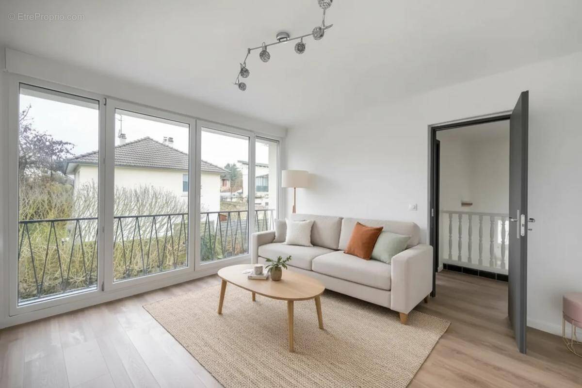 Maison à MAURECOURT