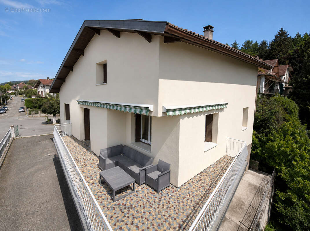 Oyonnax · Maison ~200 m2 · 3 niveaux · terrain 667 m2 · vue montagne · - photo 7