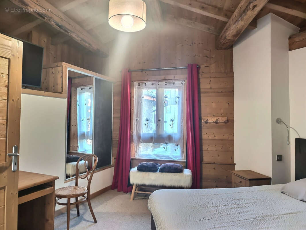 Maison à LES ALLUES