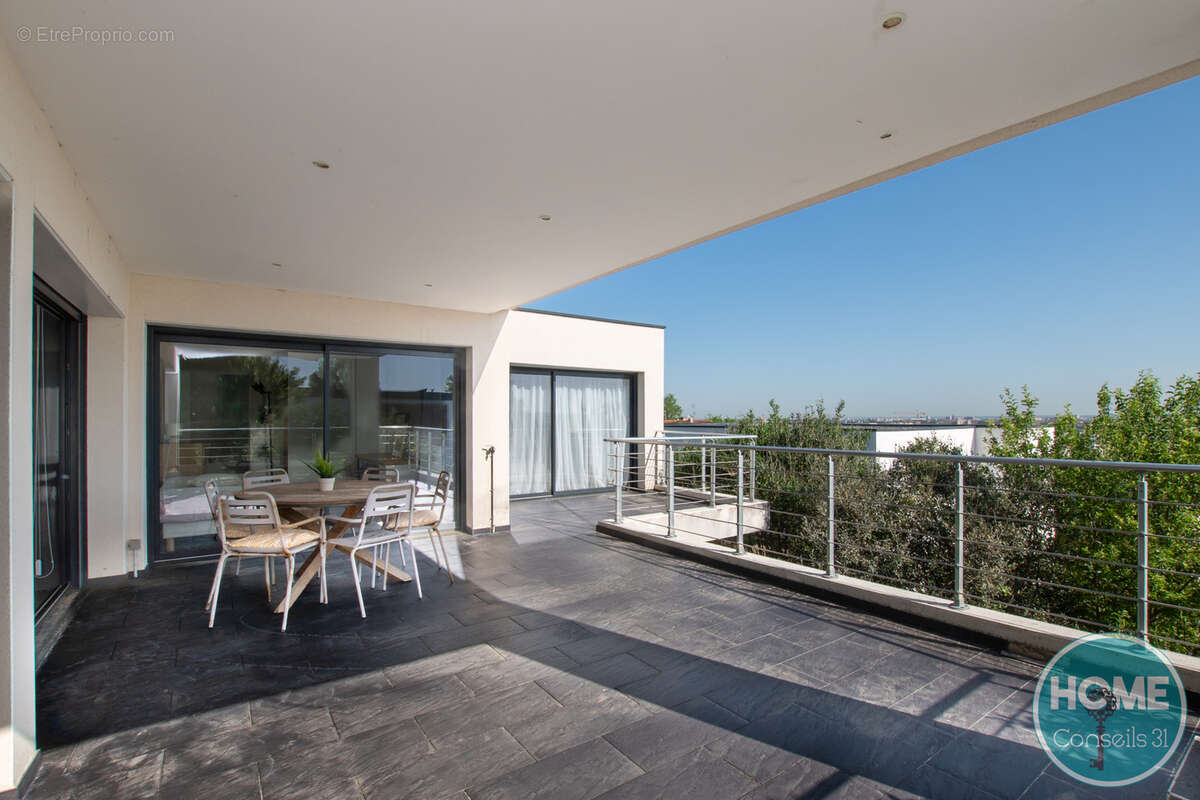 À Toulouse (31), immobilier de prestige : VILLA AVEC VUE SPLENDIDE SUR TOULOUSE - photo 10