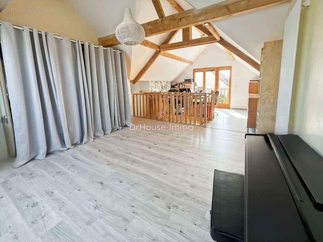 Maison à VAUX-LE-PENIL