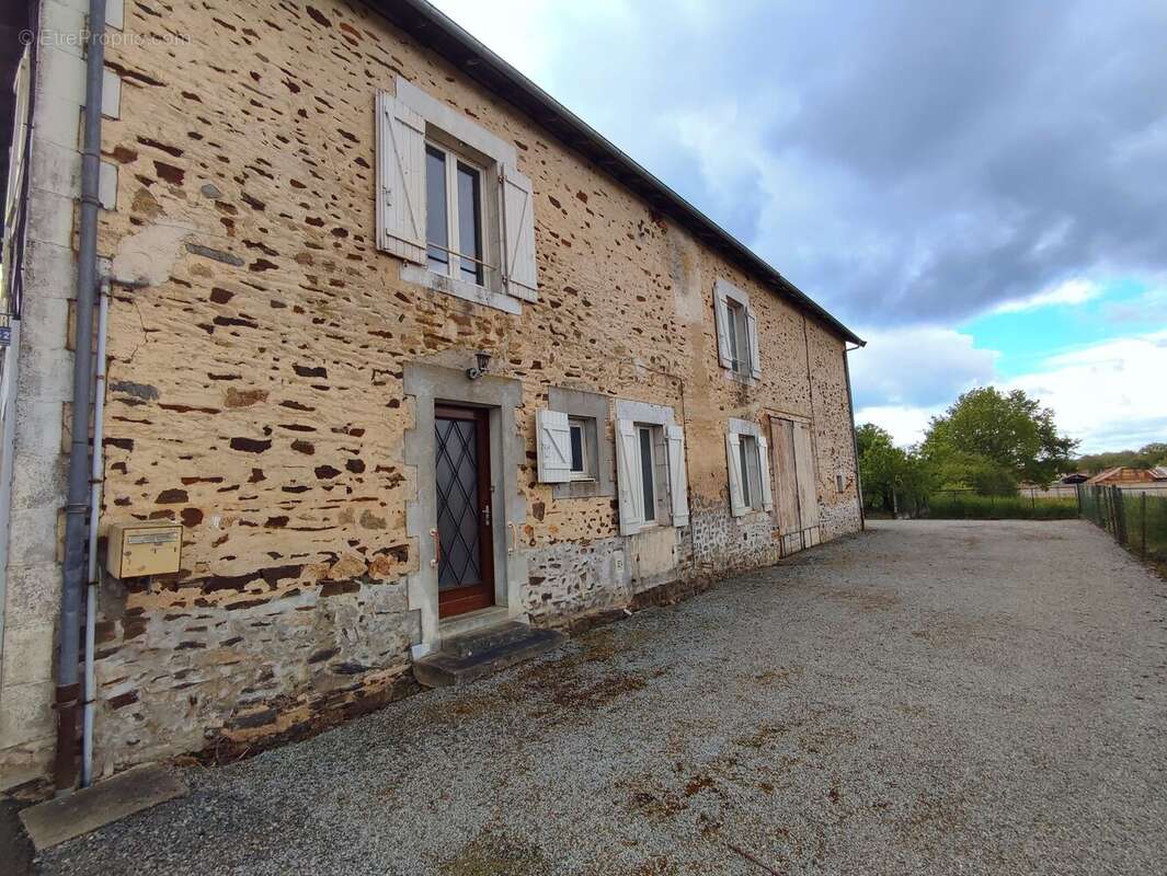 Appartement à BUSSIERE-POITEVINE