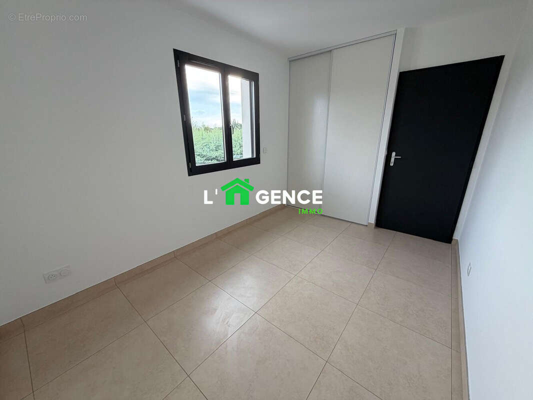 Maison à CAMARET-SUR-AIGUES