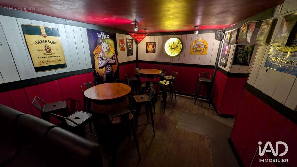 Photo 8 - Commerce à FOUGERES