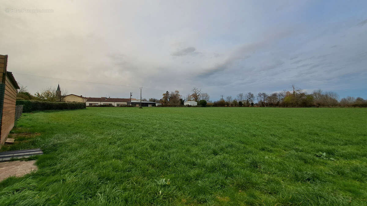 Terrain à SAINT-PARDOUX