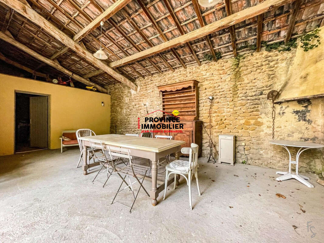 Maison 229 m² à Rochegude  - photo 4