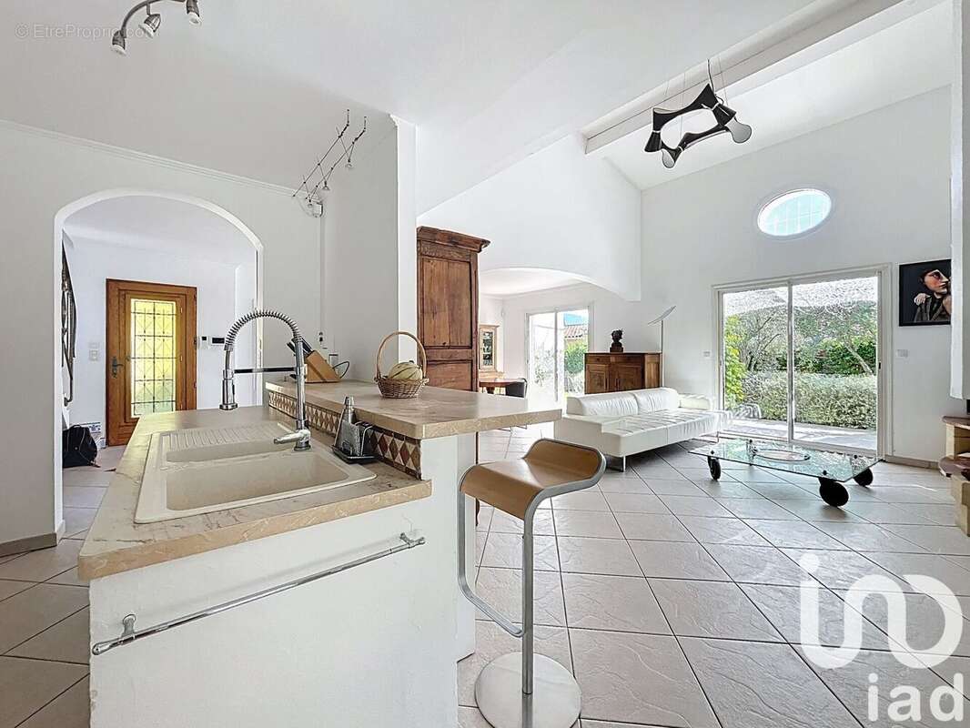 Photo 5 - Maison à LE CASTELLET