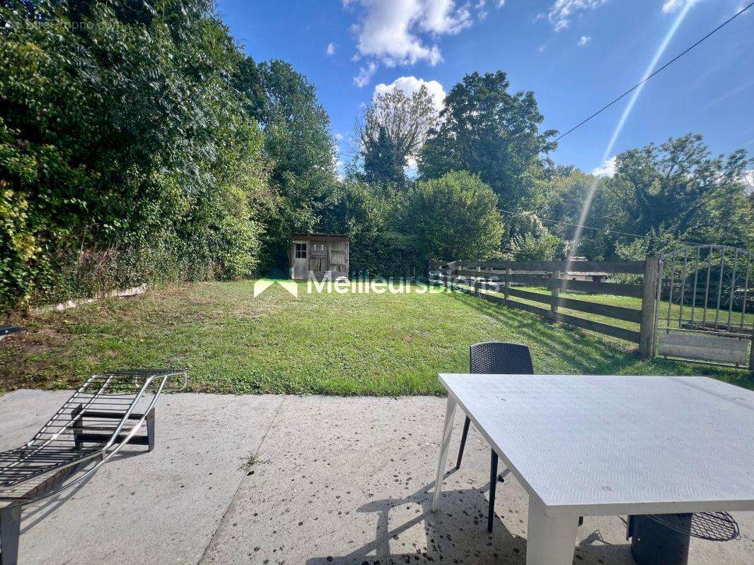 Maison à MONTJAVOULT