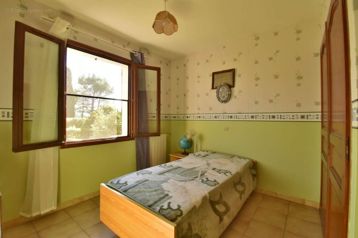 VILLA de plain-pied de 143 m² avec piscine sur 1 378 m² de terrain clos - photo 15