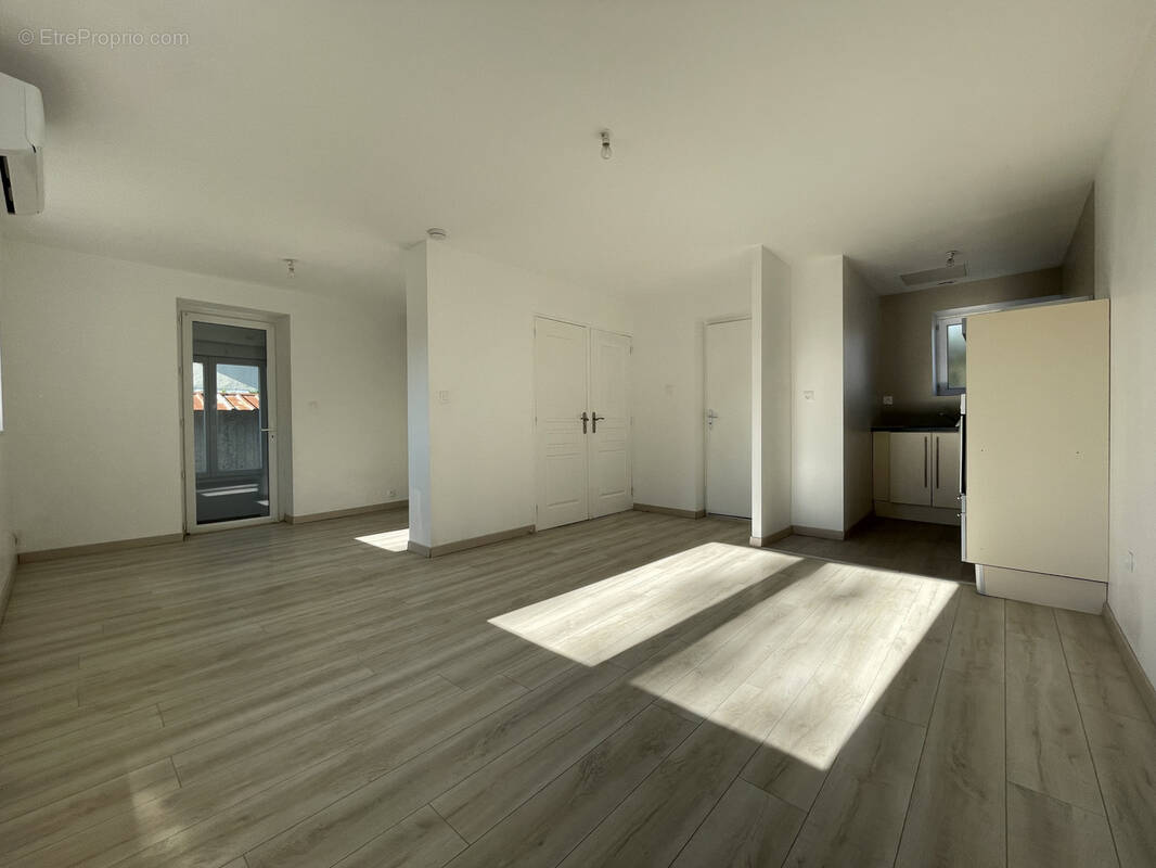 Maison à NOYANT-LA-GRAVOYERE