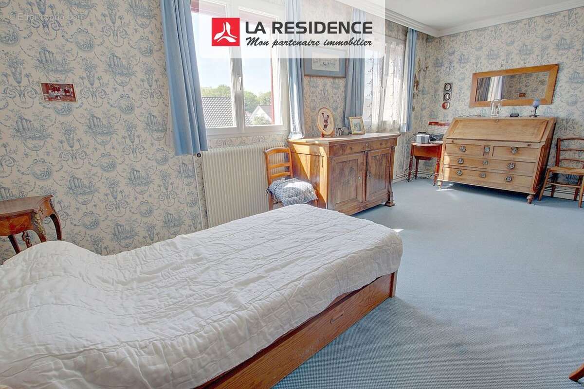 Maison à LE MESNIL-SAINT-DENIS