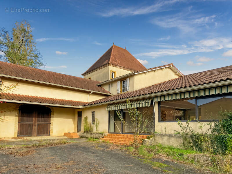 Dpt Gers (32), à vendre Proche de RISCLE château T6 de 327 m² habitables + 580 m² de dépendances attenantes sur 8157 m² de terra - photo 22
