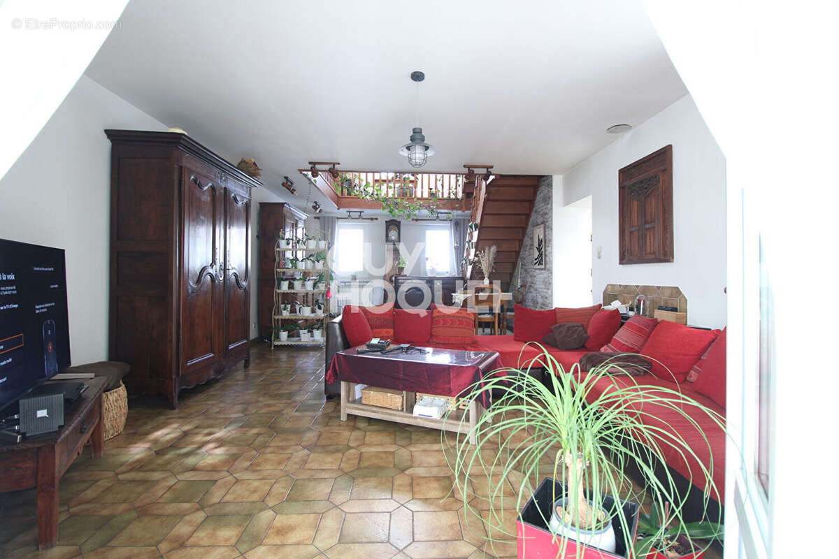 Maison à CHEVRY-COSSIGNY