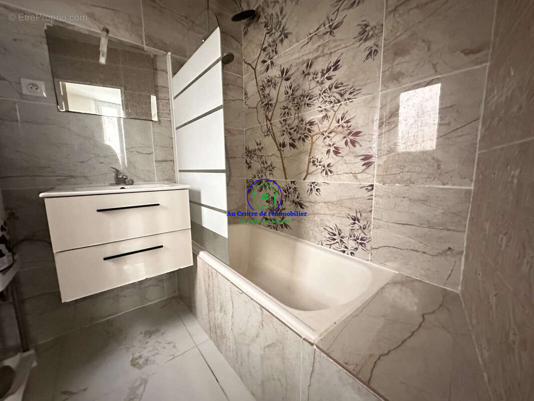 Maison à PORT-SAINTE-MARIE