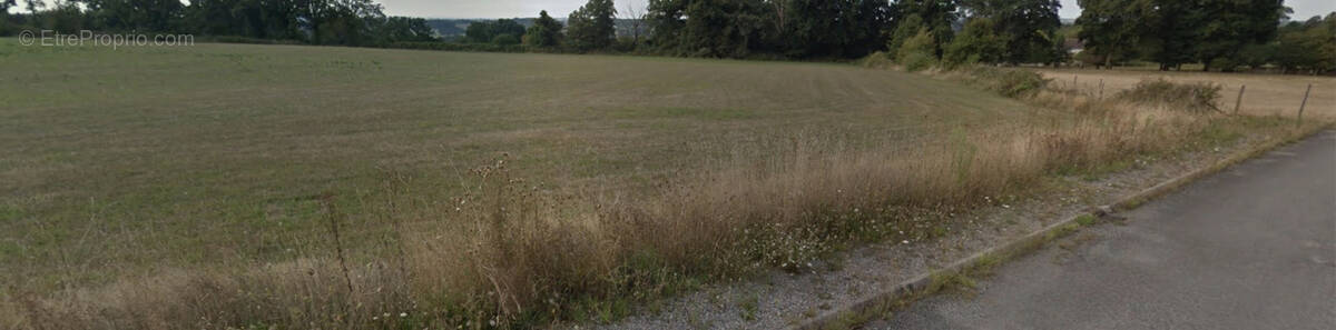 Terrain à SAINT-SULPICE-LES-FEUILLES