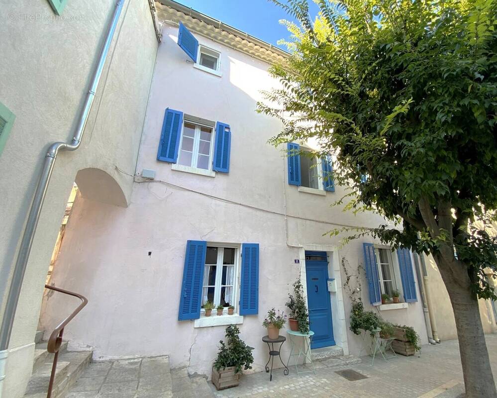 Appartement à CEYRESTE