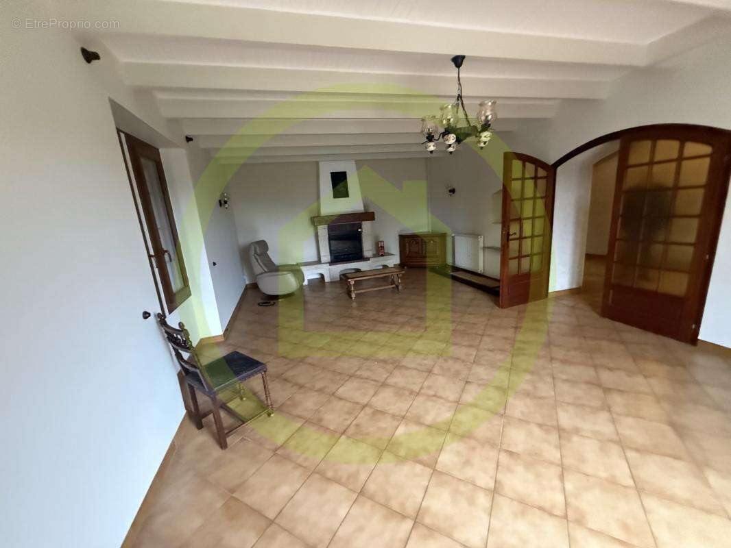 Maison à ROULLET-SAINT-ESTEPHE