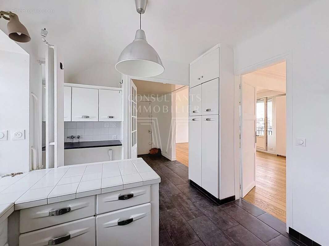 Appartement à PARIS-16E