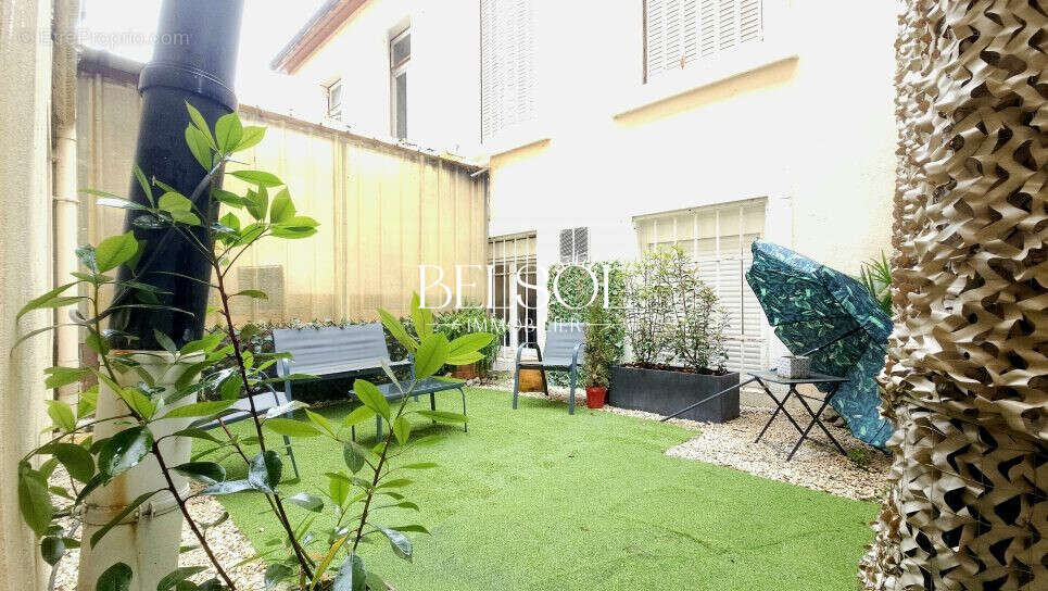     Coin jardin arrière de l'appartement  - Appartement à AIX-LES-BAINS