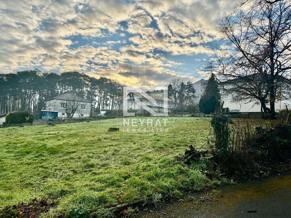Terrain à TOURNUS