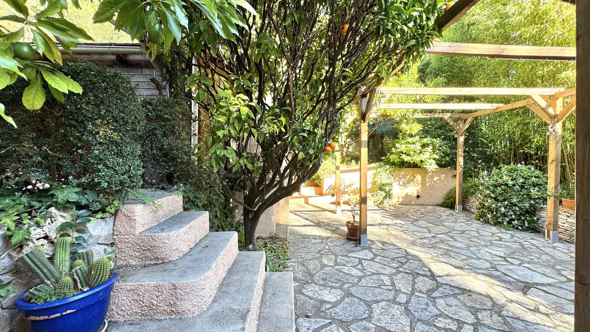 Maison à LA VALETTE-DU-VAR