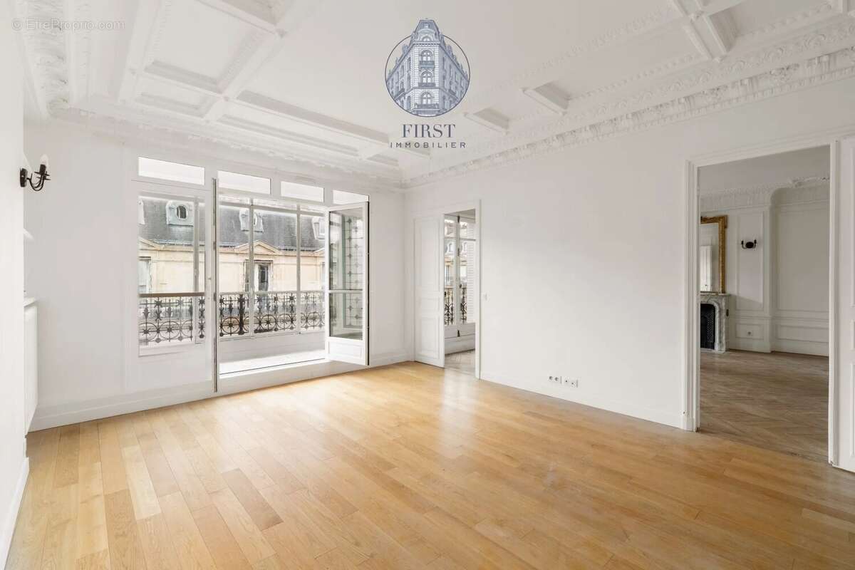 Appartement à PARIS-8E