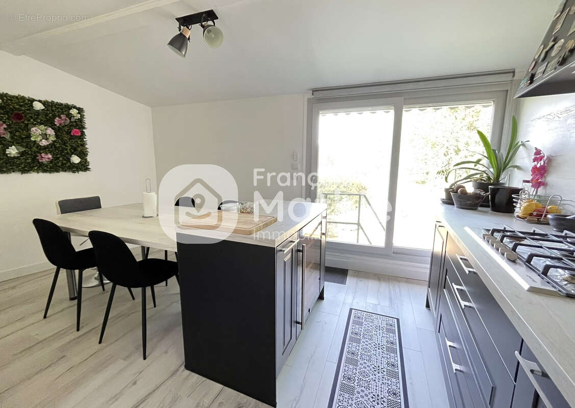 Châtillon-sur-Chalaronne - Maison dans le centre de 146 m2 avec piscine - photo 7