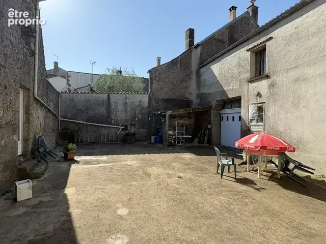 A vendre à Tiffauges belle maison de bourg 112 m2 +dépendance +terrain constructible 194000 frais d'agence inc - photo 18