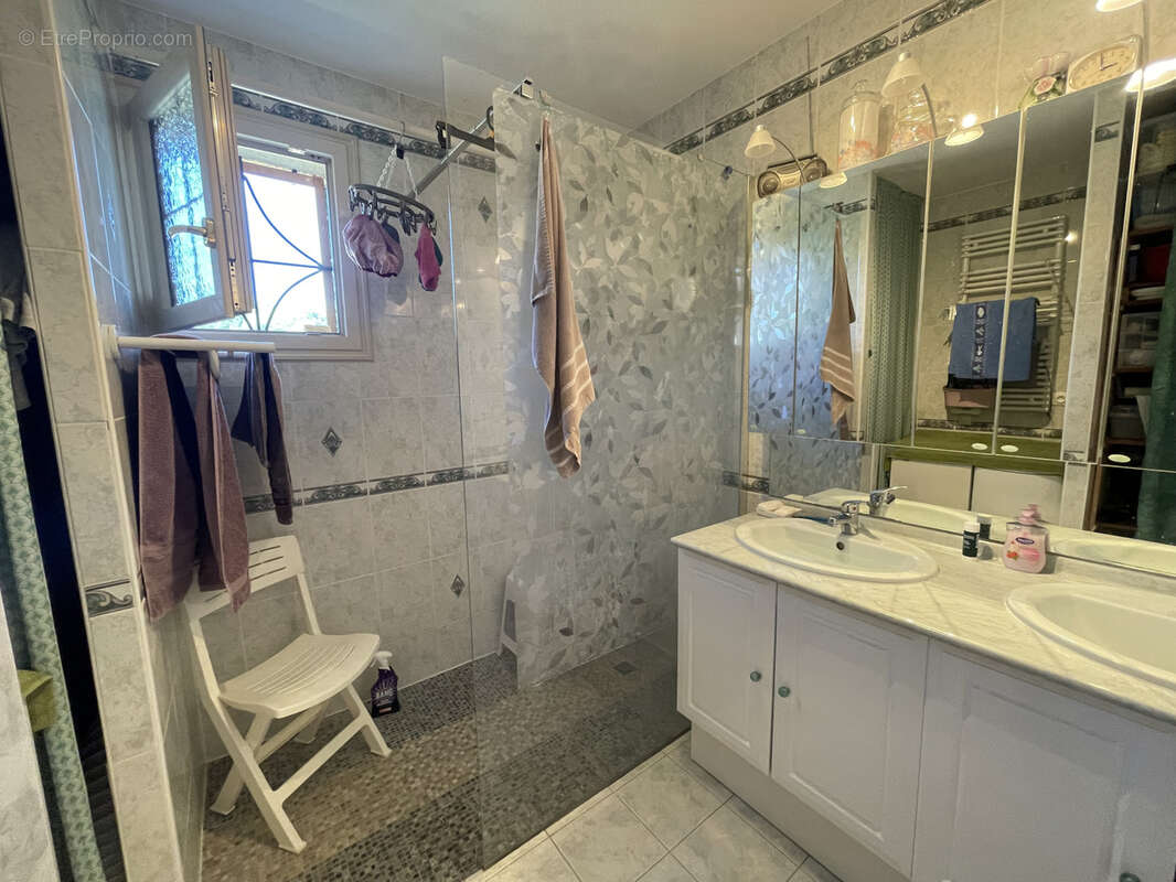 Maison à SAINT-JEAN-DE-LA-MOTTE