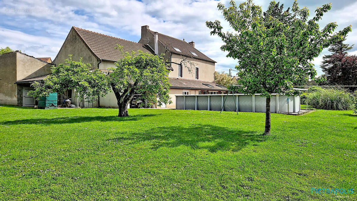 Maison à ETRIGNY