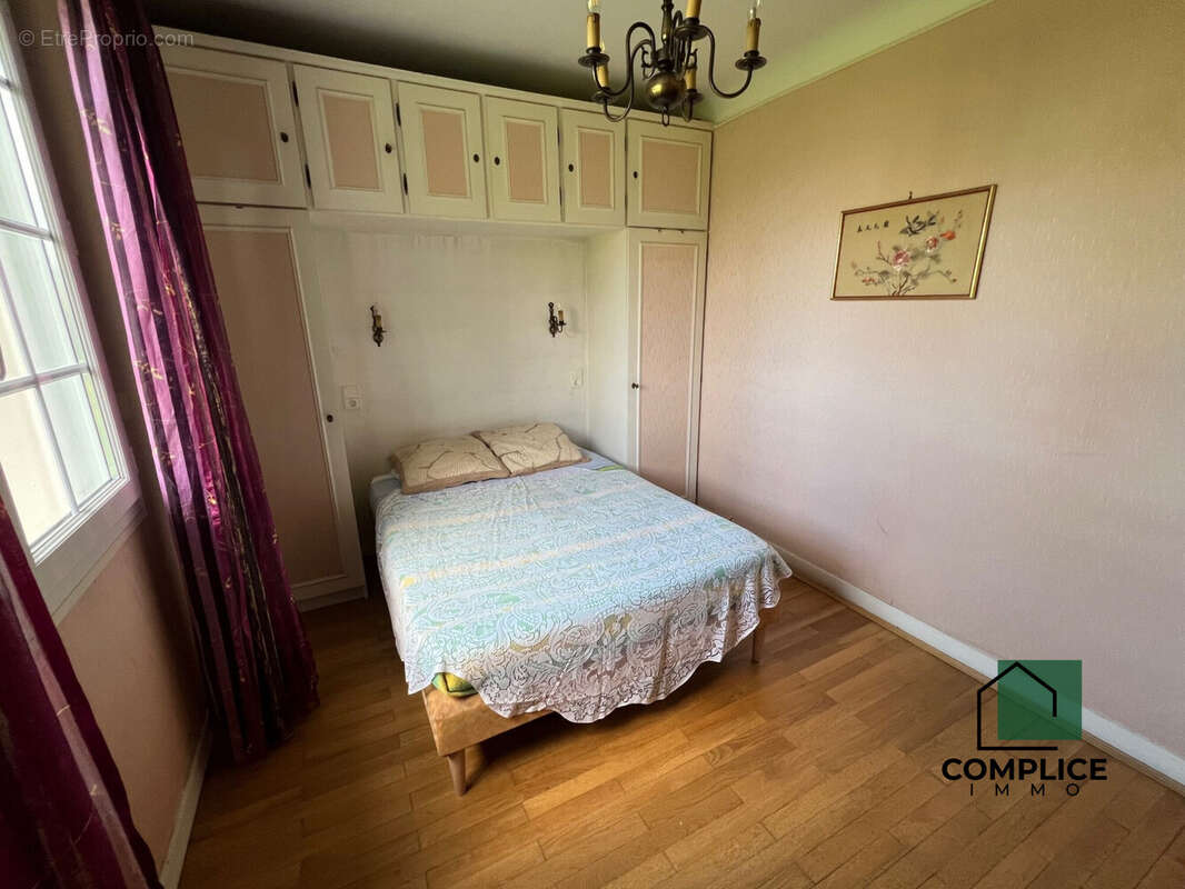 Maison à SAINT-ETIENNE-DE-MONTLUC