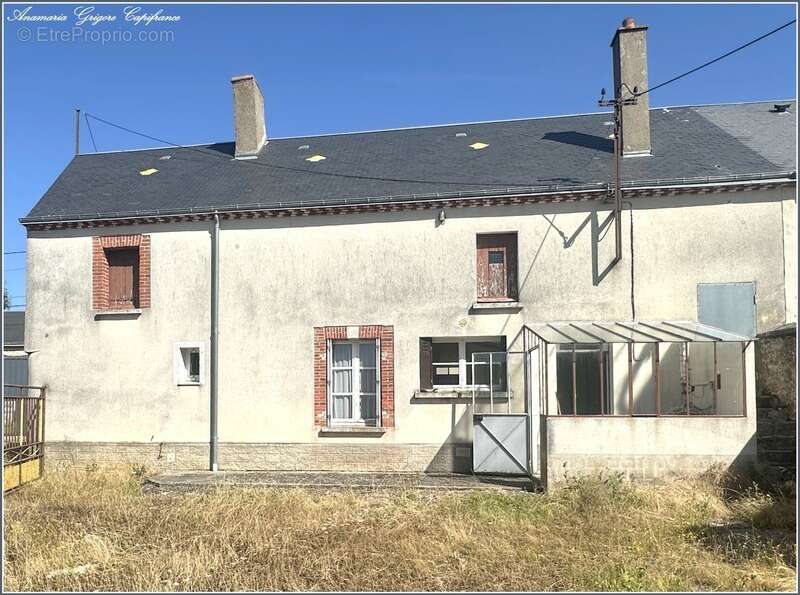 Loigny-La-Bataille - Maison de village - à rénover, combles aménageables, nombreuses dépendances, terrain 1 000 m² - photo 11