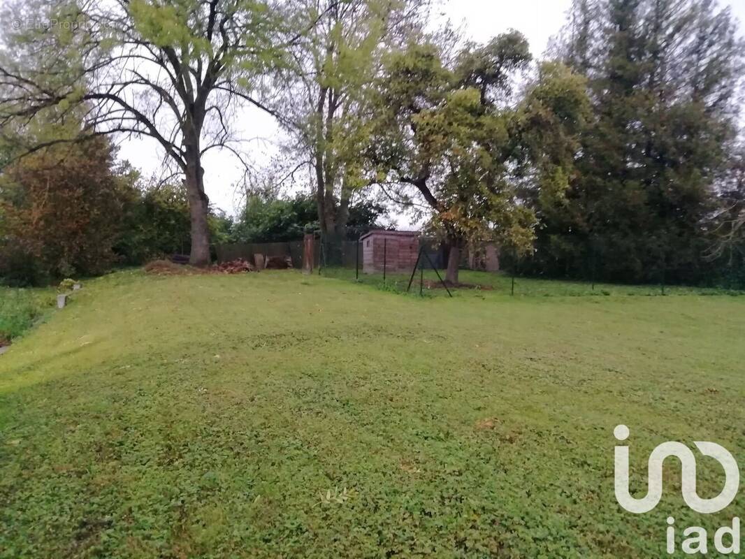 Photo 1 - Terrain à ISSE