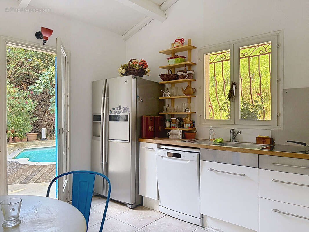 Maison 124 m² à Saint-Marc-Jaumegarde  - photo 4